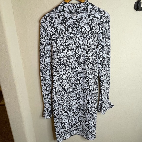 Michael Kors FLORAL BELL SLEEVE DRESS - Picture 8 of 9